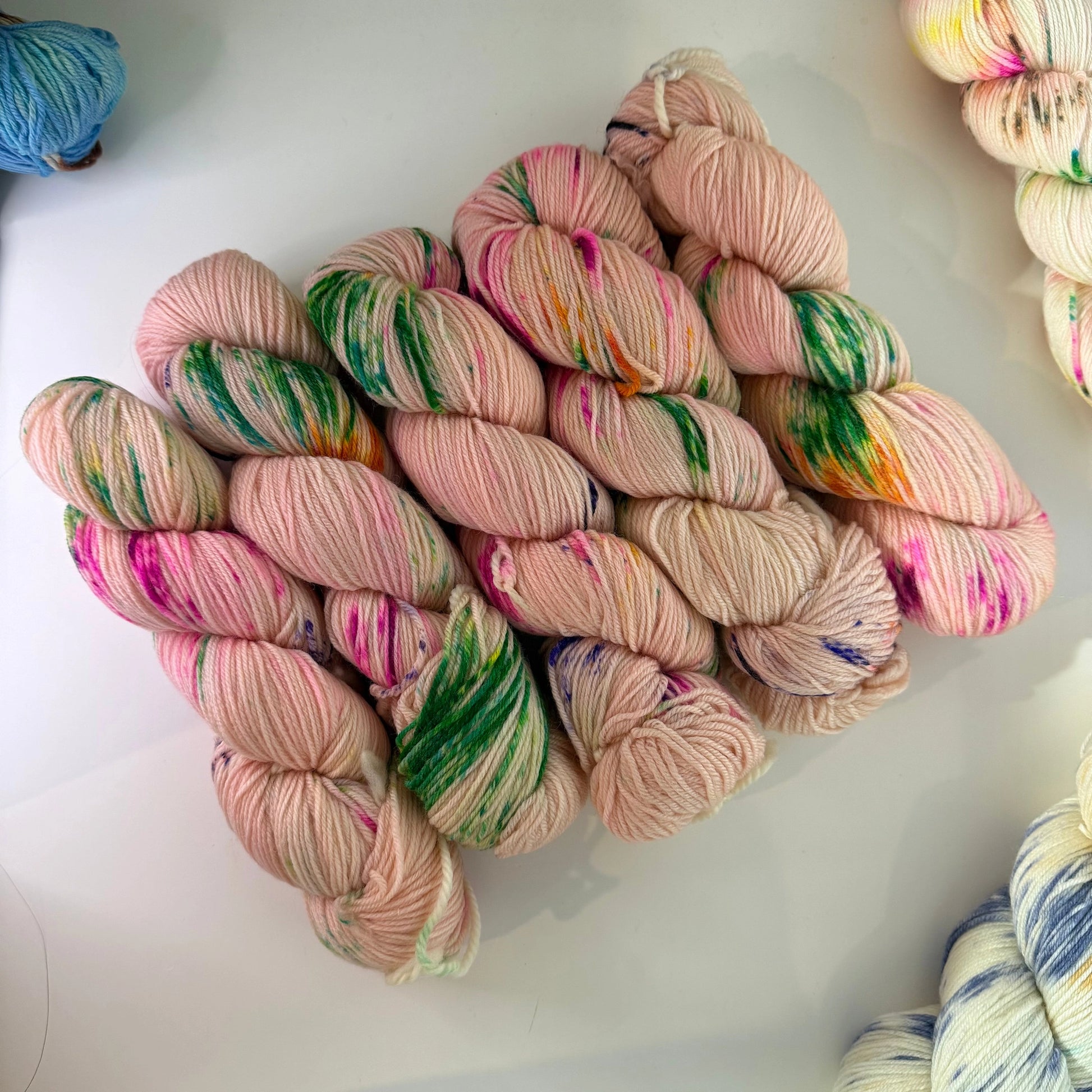 Hand-dyed: Merino wool (fingering weight) - Ellie.k