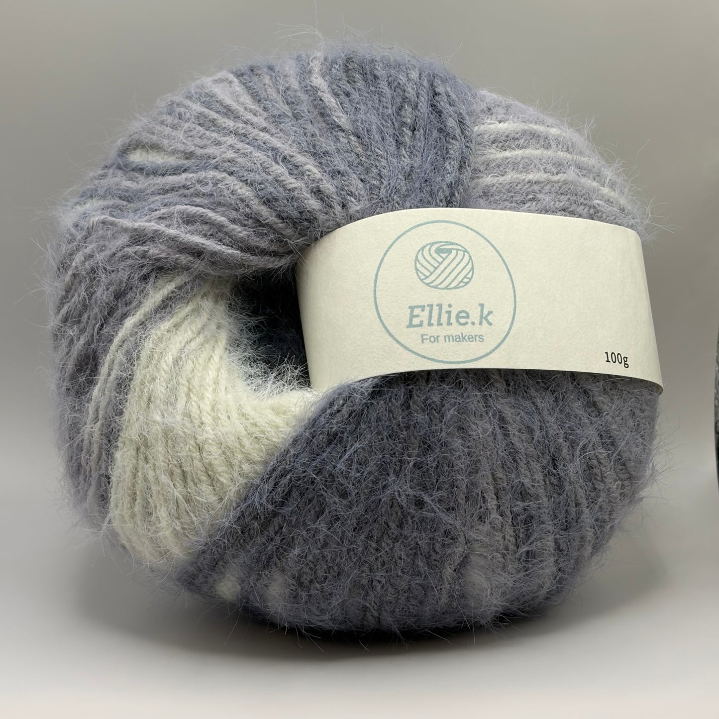 Gradient fluff yarn