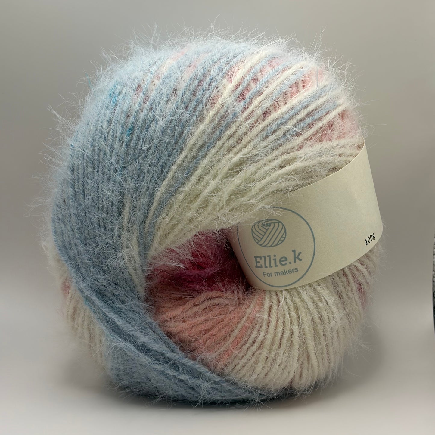 Gradient fluff yarn