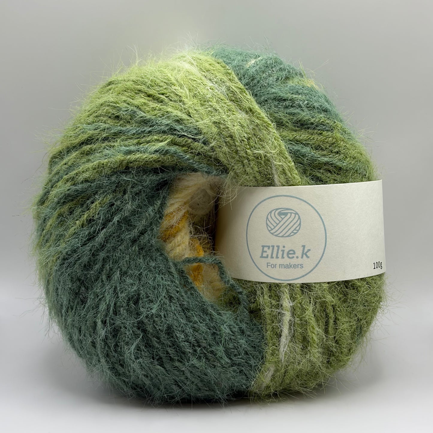 Gradient fluff yarn